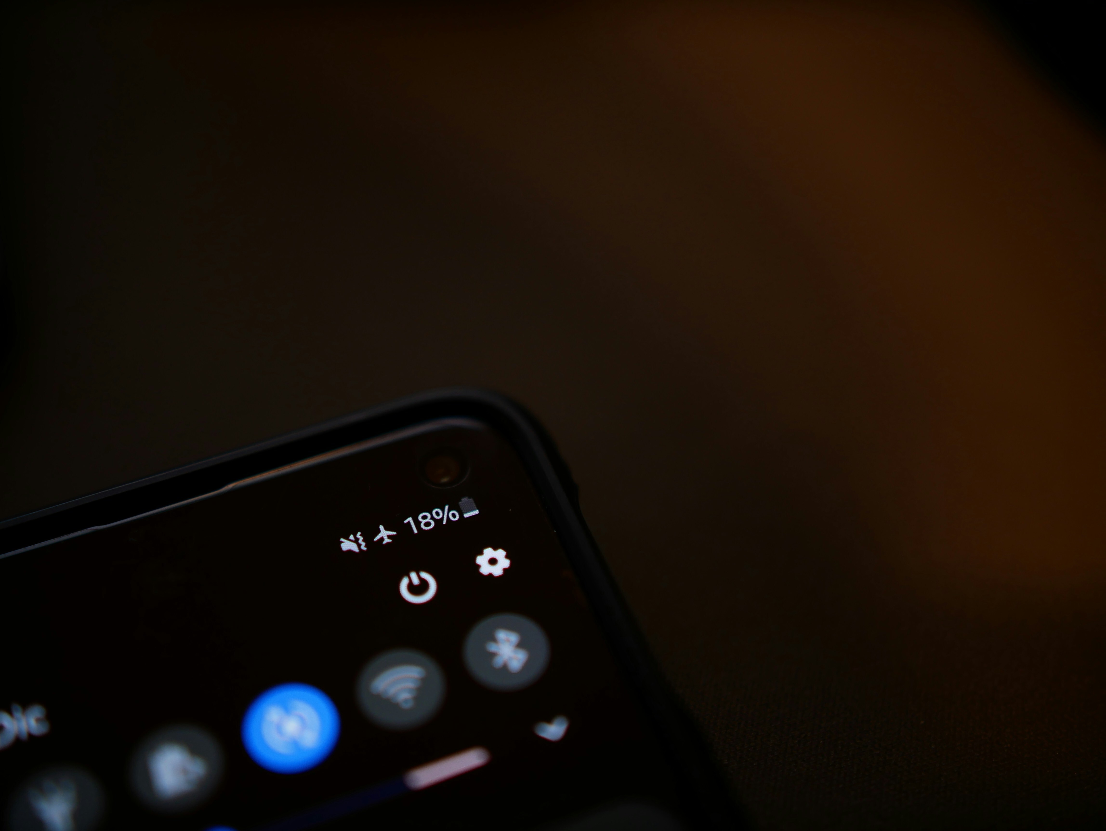 Phone with low battery and airplane mode. Photo by Sten Ritterfeld on Unsplash